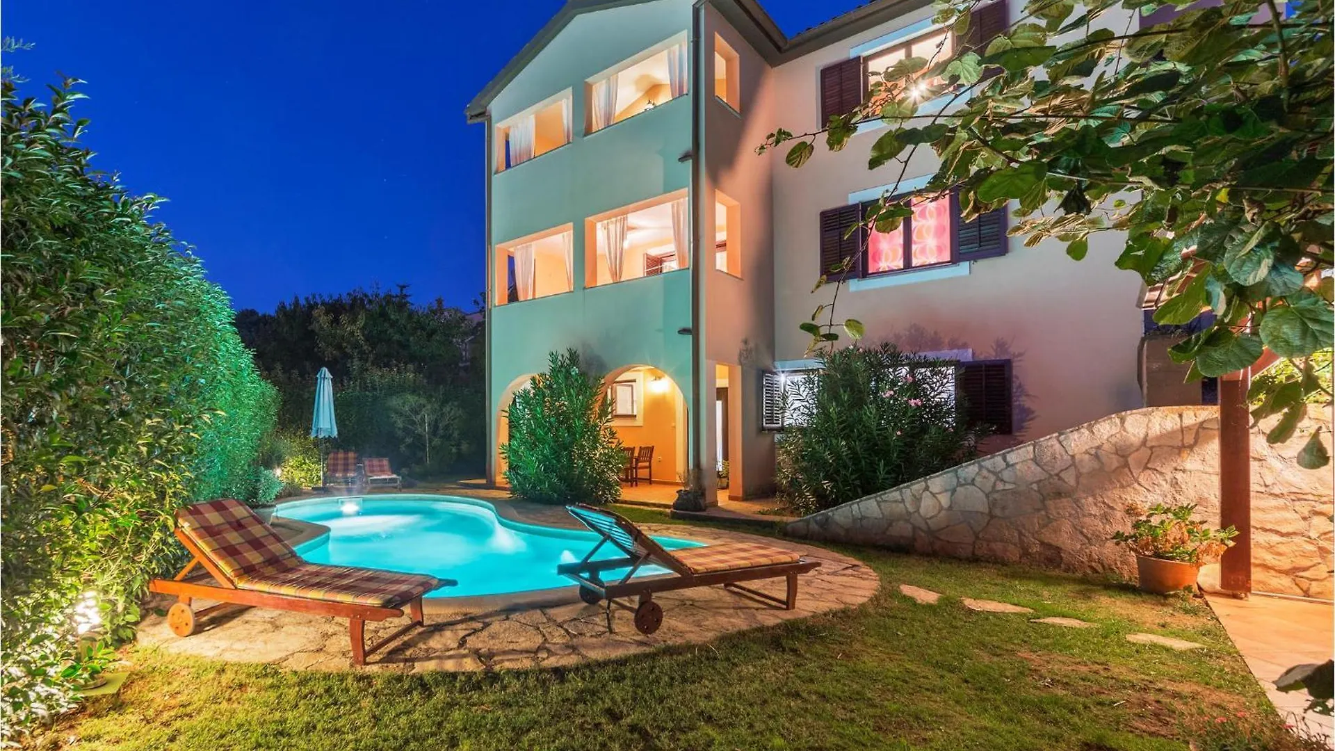 Stunning Apartment In Pula With Jacuzzi Croatia