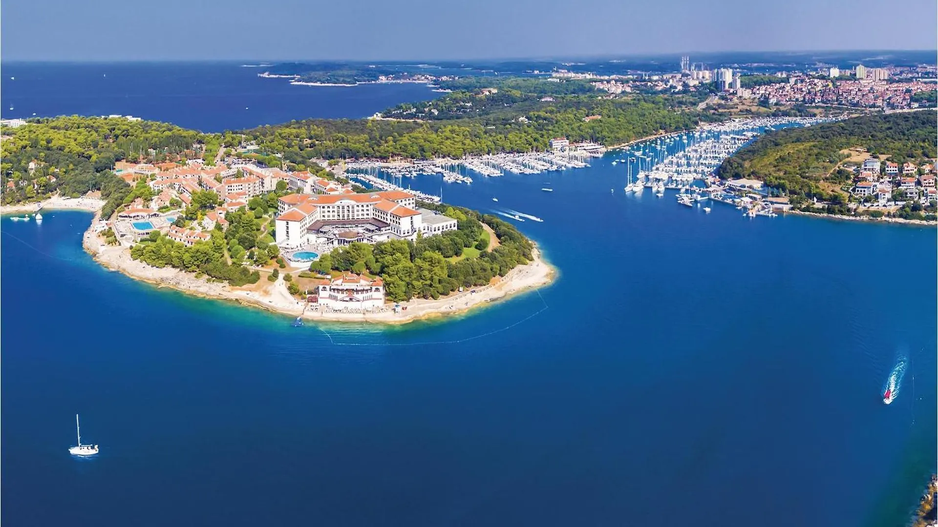 Stunning Apartment In Pula With Jacuzzi