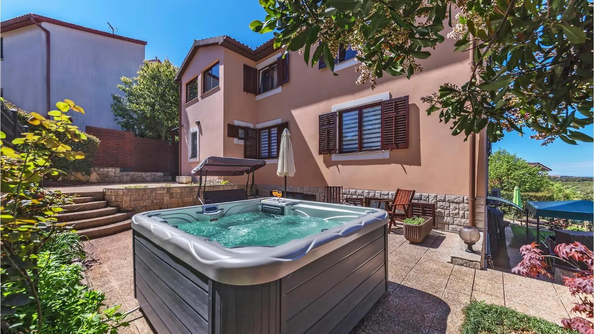 Stunning Apartment In Pula With Jacuzzi