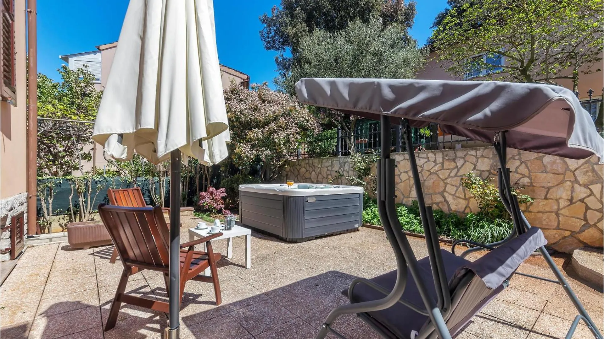 Stunning Apartment In Pula With Jacuzzi