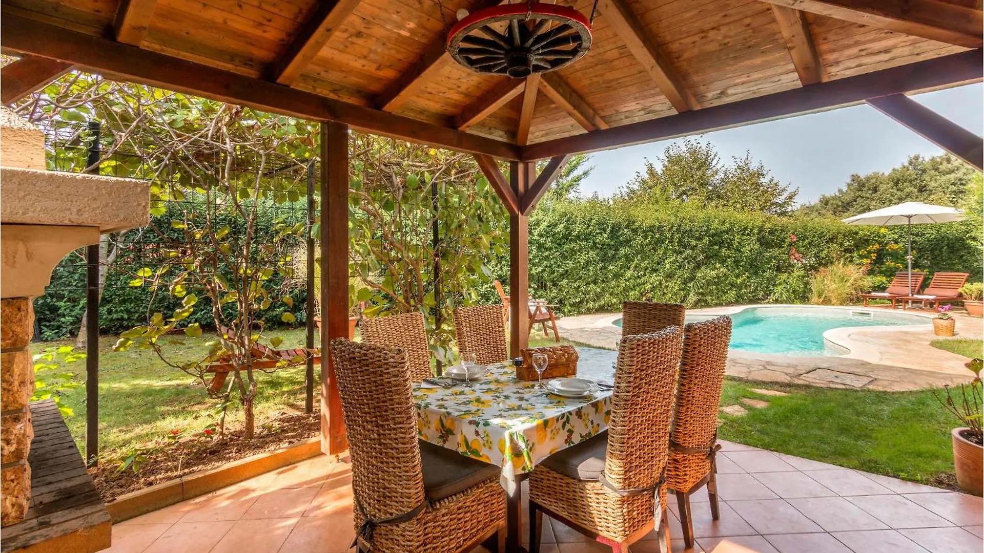 Stunning Apartment In Pula With Jacuzzi Croatia
