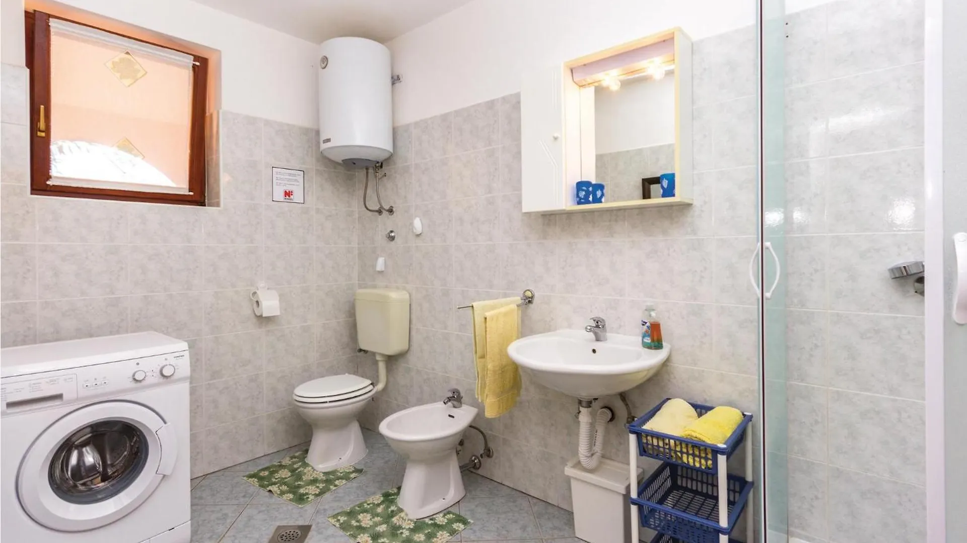 Stunning Apartment In Pula With Jacuzzi 0*,