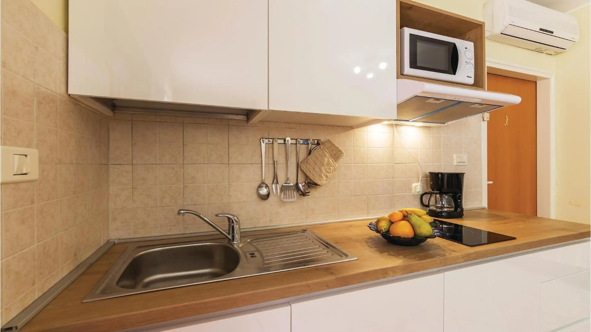Stunning Apartment In Pula With Jacuzzi