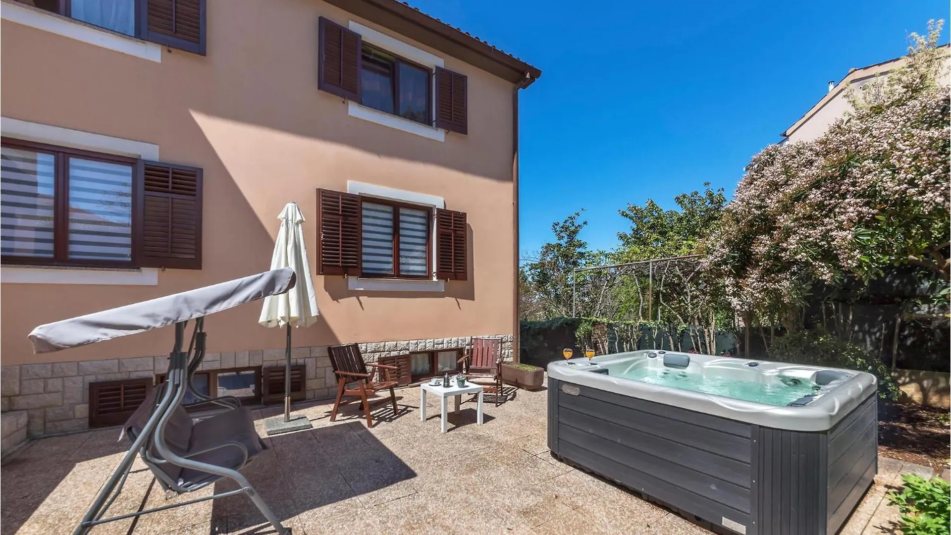 Stunning Apartment In Pula With Jacuzzi